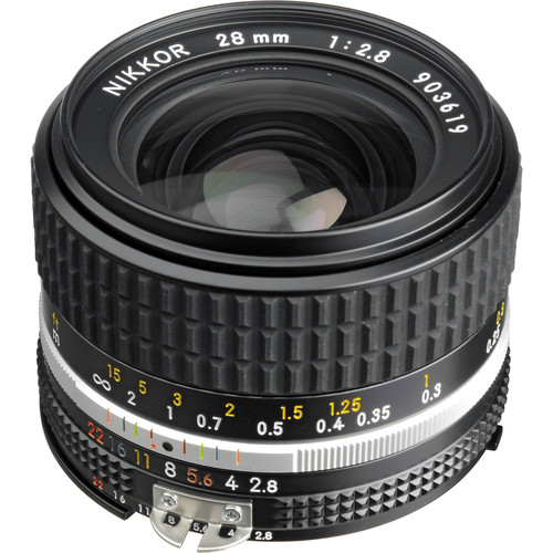 Nikon 28mm  2.8 Lens